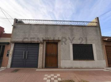 Casa · 131m² · 4 Ambientes · 1 Cochera · Casa en Venta Lanús Oeste 4 Ambientes