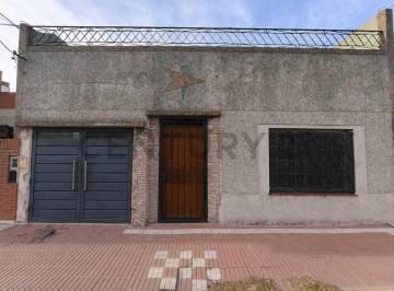 Casa · 131m² · 4 Ambientes · 1 Cochera · Casa 4 Ambientes Lanús Oeste