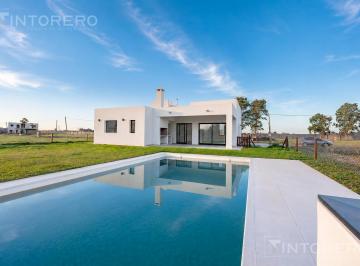 Casa · 126m² · 4 Ambientes · Casa en Venta 4 Ambientes en Lagos de Canning II | Piscina, Suite con Vestidor y Parrilla