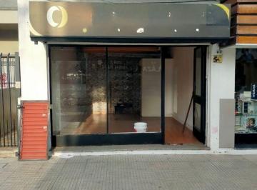 Local comercial , Villa Riachuelo · Local a La Calle con Vidriera - Zona Lugano