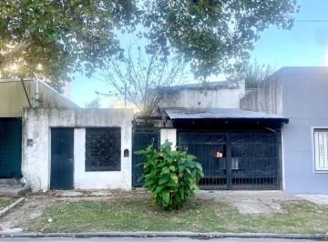Casa · 150m² · 8 Ambientes · 2 Cocheras · Venta / Casa a Refaccionar / Campana Centro / con o Sin Renta