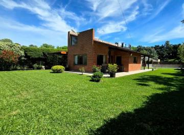 Casa · 97m² · 3 Ambientes · 1 Cochera · Venta Casa Exaltacion de La Cruz con Pileta