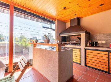 Casa · 130m² · 4 Ambientes · 4 Cocheras · Venta Casa 4 Ambientes con Terraza Propia, Wilde.
