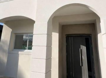 Casa · 165m² · 5 Ambientes · 3 Cocheras · Casa a Estrenar Frente a Laguna en San Ramón Pilar del Este | 3 Dorm. | Una Planta