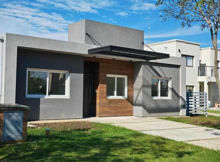 Casa · 140m² · 5 Ambientes · 1 Cochera