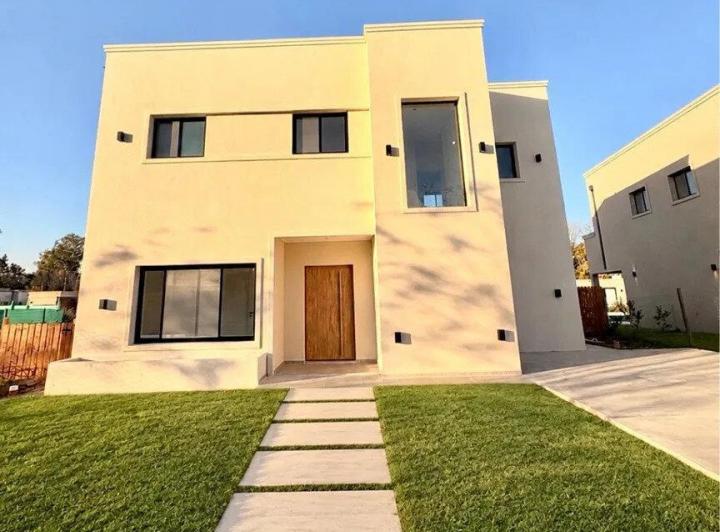 Casa · 146m² · 4 Ambientes · 1 Cochera