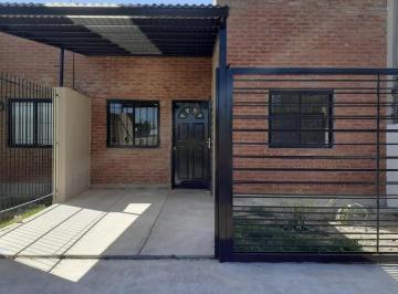 Casa · 80m² · 3 Ambientes · 1 Cochera · Casa de Dos Dorm. y Jardín en San Carlos, en Calle 522 Entre 139 y 140.