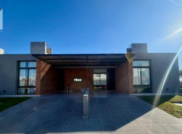 PH · 71m² · 4 Ambientes · 2 Cocheras · Duplex en Venta. Dos Dorm.. Planta Baja. Patio con Asador. Cochera