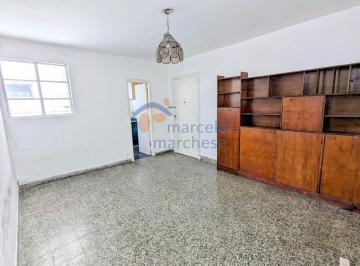 Departamento de 2 ambientes, Floresta · 2 Amb Muy Luminoso con Bajas Expensas – 2do Piso por Escalera