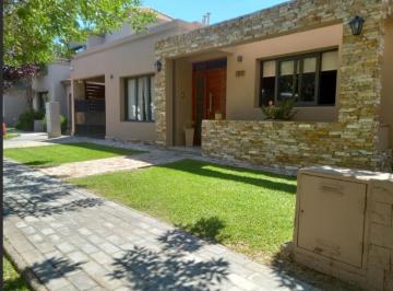 Casa · 165m² · 5 Ambientes · 1 Cochera · Casa Apta Credito en B Viñas del Torreon
