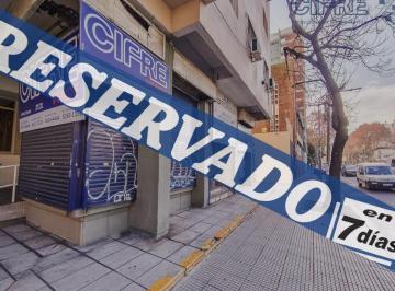 Local comercial · 50m² · 1 Ambiente · Local en Esquina en Av Juan B. Justo, Villa Crespo, Luminoso con Buena Distribución