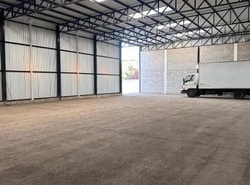 Bodega-Galpón · 620m² · 2 Cocheras · Nave Industrial 350 m² y 270 m² de Oficinas - Actualmente con Renta