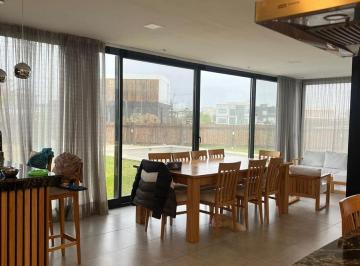 Casa · 350m² · 6 Ambientes · 6 Cocheras · Casa 6 Ambientes en Venta con Vista a La Laguna en Lagos de Canning I