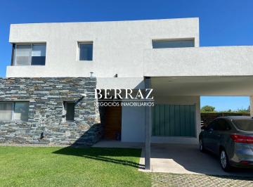 Casa · 160m² · 4 Ambientes · 1 Cochera · Casa Alquiler 3 Dorm. Barrio San Ramiro Lote de 640 m² Pilar del Este