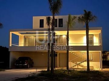 Casa · 502m² · 8 Ambientes · 6 Cocheras · Casa en Barrio Marítimo II