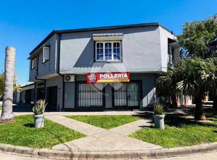 Casa · 162m² · 6 Ambientes · 2 Cocheras