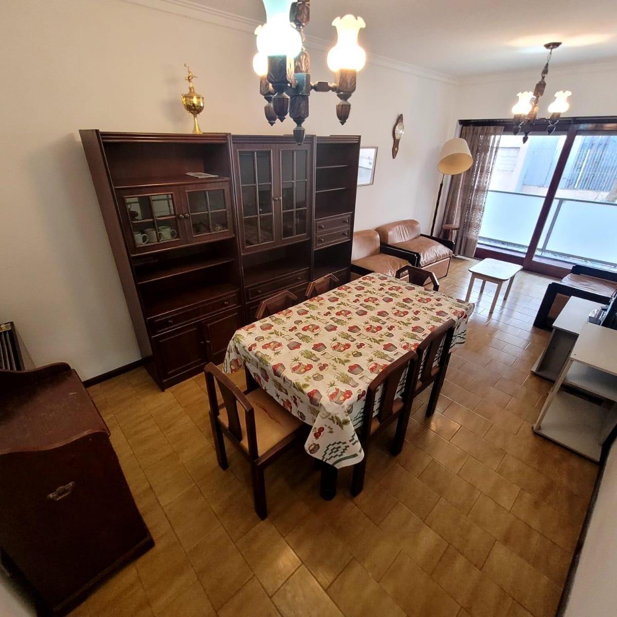 Depto 2 amb, 40m² con balcón saliente — Centro