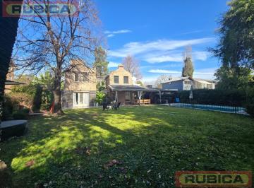 Casa · 189m² · 5 Ambientes · 2 Cocheras · Casa de Categoría con 3 Suites, Piscina y Jardín | Barrio Cerrado Estancias Alvear | Don Torcuato