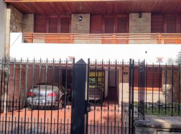 Casa · 400m² · 8 Ambientes · 6 Cocheras · Excelente Casa en Venta 400 m² La Plata