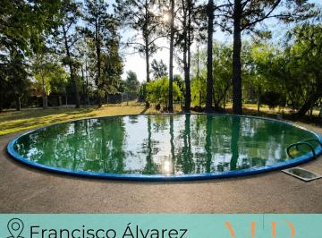Quinta vacacional · 50m² · 1 Ambiente · Casa Quinta en Alquiler en Francisco Álvarez con Piscina