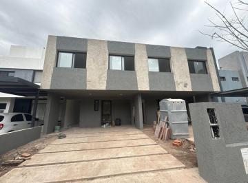 Casa de 4 ambientes, Córdoba · Venta Duplex en Claros del Bosque - 3 Dorm., en Pozo