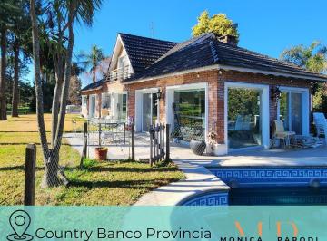 Casa · 1200m² · 4 Ambientes · 1 Cochera · Casa en Venta en Country Banco Provincia – Amplios Espacios, Pileta y Vista Al Golf