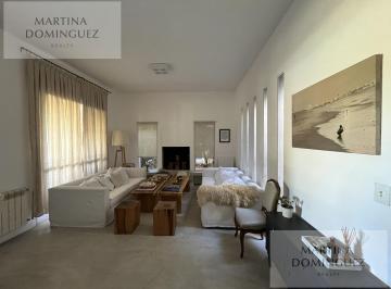 Casa · 300m² · 7 Ambientes · 4 Cocheras · Casa en Alquiler - Amoblada - 4 Dorm. - Jardín - Pileta - Parrilla - Santa Barbara