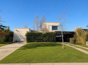 Casa de 6 ambientes, Pilar · Casa en Venta en Santa Guadalupe, Pilar del Este, Pilar