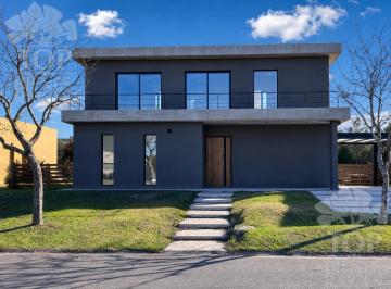Casa · 812m² · 5 Ambientes · 5 Cocheras · Casa en Dos Plantas a Estrenar en El Canton