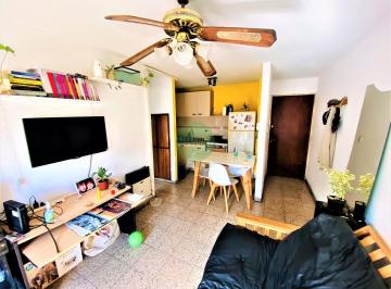 Departamento · 45m² · 4 Ambientes · Un Dorm - C/balcón Frente Plaza - Departamento en Venta Centro Sobre Av Gral Paz