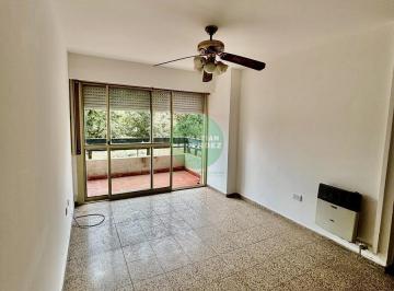 Departamento · 45m² · 4 Ambientes · Un Dorm - C/balcón Frente Plaza - Departamento en Venta Centro Sobre Av Gral Paz