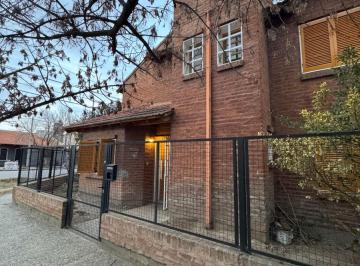 Casa de 6 ambientes, Cipolletti · Dúplex con 4 Dorm. en Alquiler en Barrio Flamingo