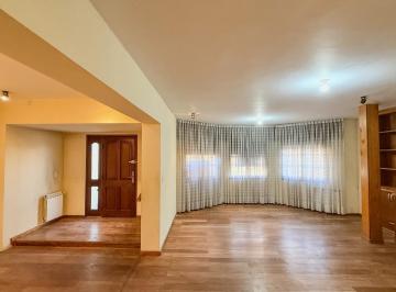 Casa · 299m² · 8 Ambientes · 1 Cochera · Casa en Venta 5 Dorm. Alto Alberdi - Apto Credito