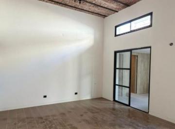 Casa · 82m² · 4 Ambientes · Casa de Pasillo Reciclada de 2 Dorm. con Terraza en Barrio Pichincha