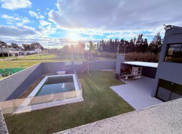 Casa · 200m² · 5 Ambientes · 1 Cochera · Casa - José Hernández