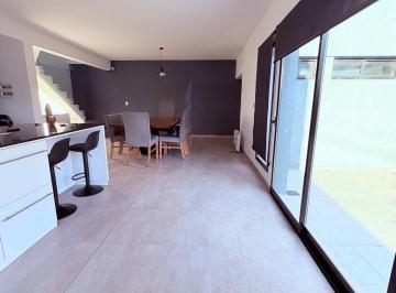 Casa · 200m² · 5 Ambientes · 1 Cochera · Casa - José Hernández