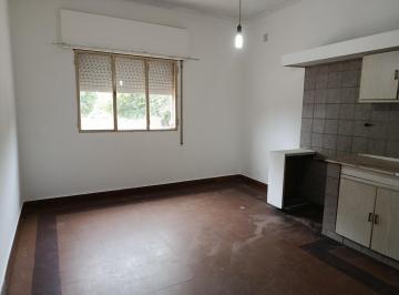 Departamento · 60m² · 4 Ambientes · Royo Inmobiliaria Alquila Planta Alta de 2 Dorm. Excelente Ubicación