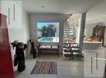 Casa · 240m² · 5 Ambientes · 2 Cocheras · Casa Moderna en La Horqueta