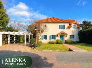 Casa de 6 ambientes, Pilar · Venta | Hermosa Propiedad con 3 Suites, Quincho Cerrado y Pileta | Los Lagartos C. C