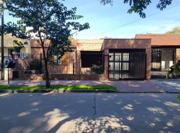 Casa · 200m² · 4 Ambientes · 2 Cocheras · Casa Zona Céntrica en Barrio Obrero