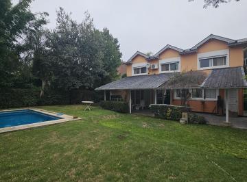 Casa · 160m² · 4 Ambientes · 2 Cocheras · Venta Casa con Pileta en Barrio Cerrado