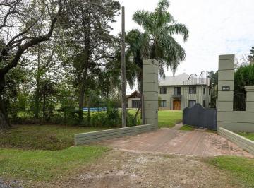 Casa · 426m² · 5 Ambientes · 5 Cocheras · Espectacular Casona en Funes
