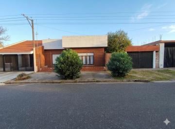 Casa · 90m² · 4 Ambientes · 1 Cochera · Casa en Daireaux - San Lorenzo Al 230
