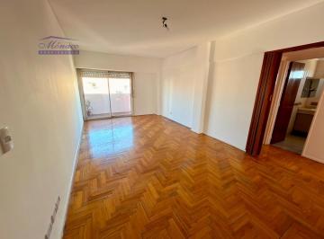 Departamento · 73m² · 3 Ambientes · Hermoso 3 Amb. con Balcón Al Fte. Cocina Indep. y Lavadero