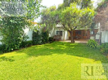 Casa · 238m² · 4 Ambientes · Venta - Casa en Florida Oeste con Increíble Fondo