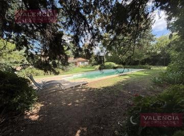 Casa · 380m² · 7 Ambientes · 3 Cocheras · Casa en Venta de 3 Dorm.! en La Horqueta