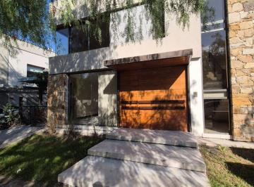 Casa de 5 ambientes, Ciudad de Mendoza · Casa a La Venta en Barrio Dalvian