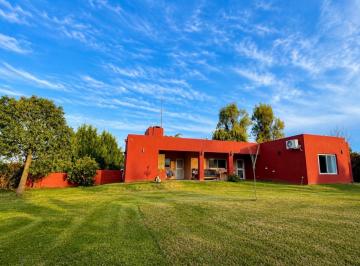 Casa · 162m² · 3 Ambientes · 3 Cocheras · Casa - Manzanares