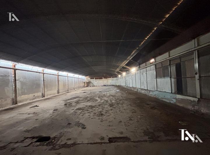 Local comercial · 1079m²