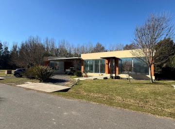 Casa · 300m² · 6 Ambientes · 4 Cocheras · Casa en El Nacional Club de Campo